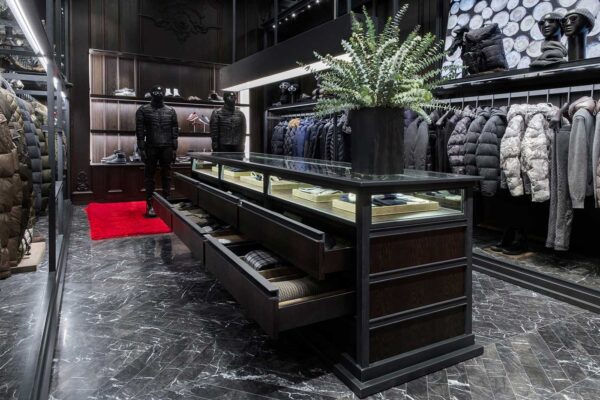 Moncler Retail