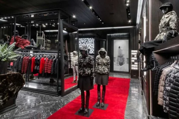 Moncler Retail